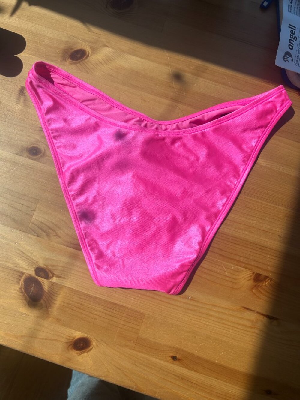 NWT Skims Shine Swim Tanga Bikini Bottom in Taffy M - Picture 2 of 3
